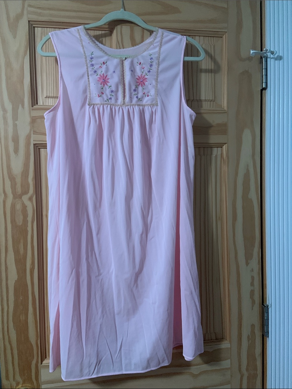 Vintage Sears Made in USA Embroidered Nylon Flowing Negligee/Chemise  size M